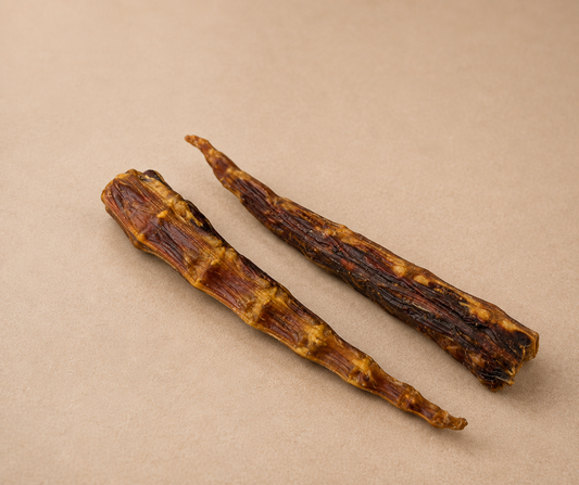 Pudel air-dried kangaroo tail tips for dogs on linen